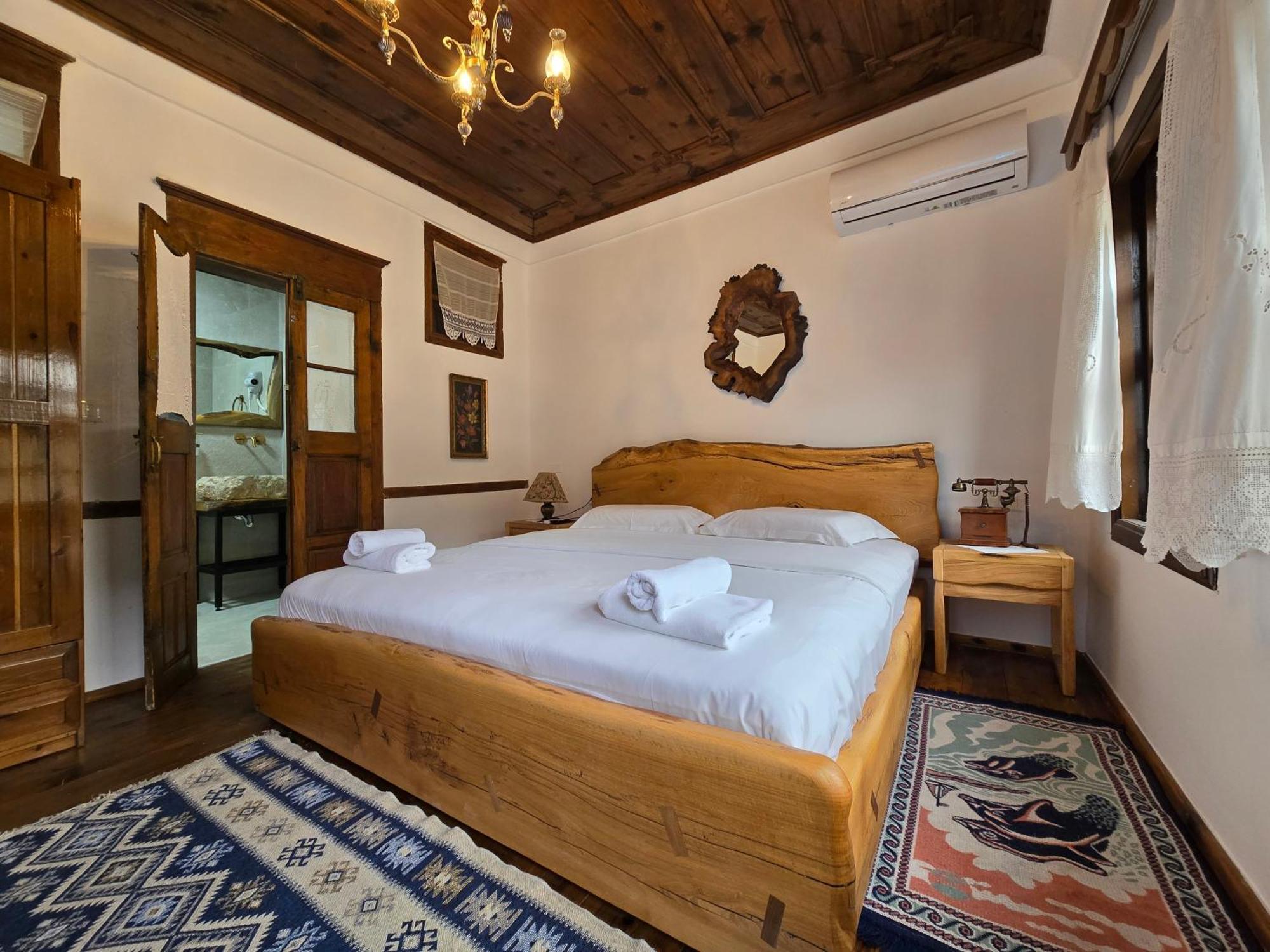 Hotel Ansel Berat Buitenkant foto