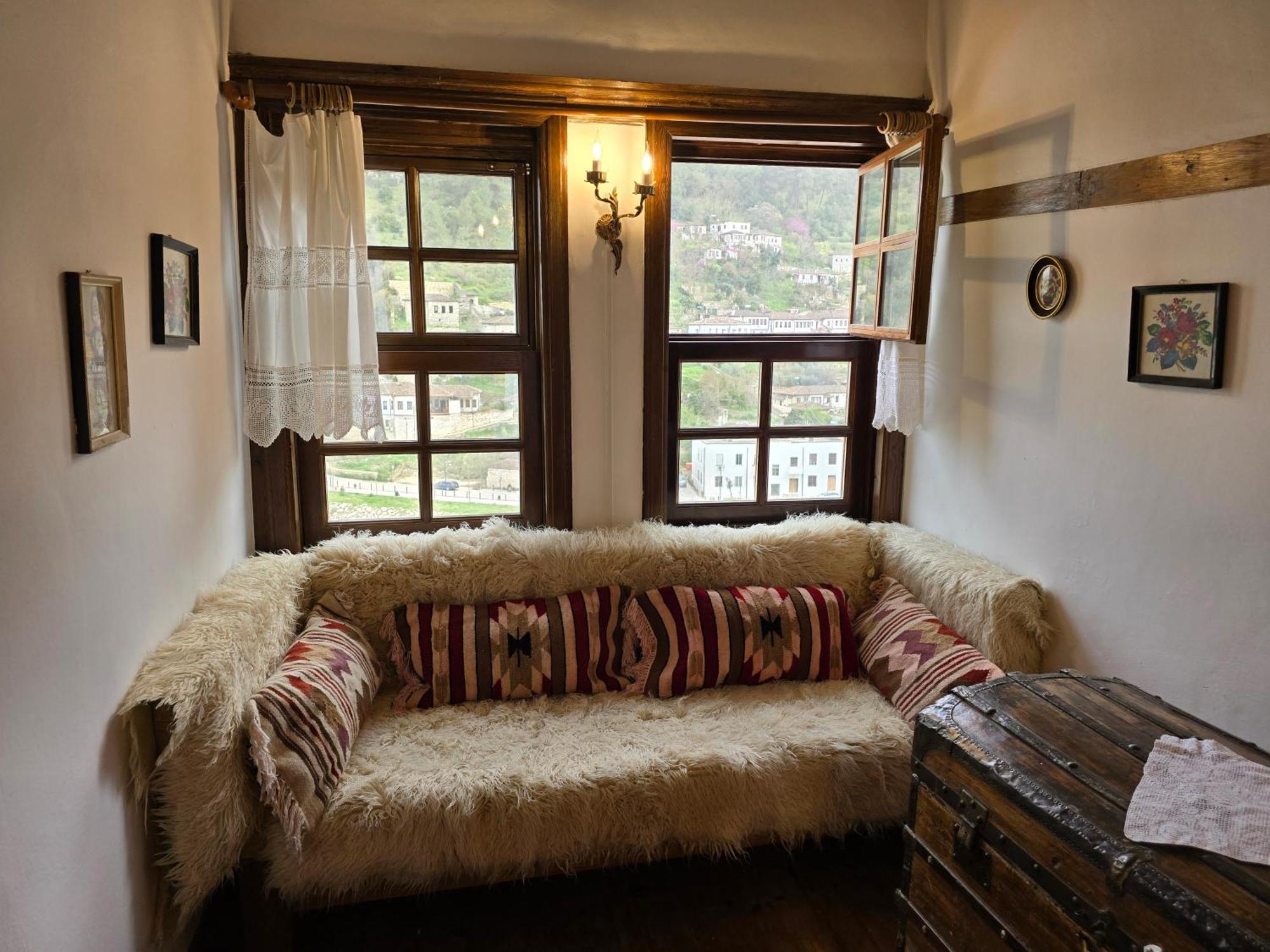 Hotel Ansel Berat Buitenkant foto