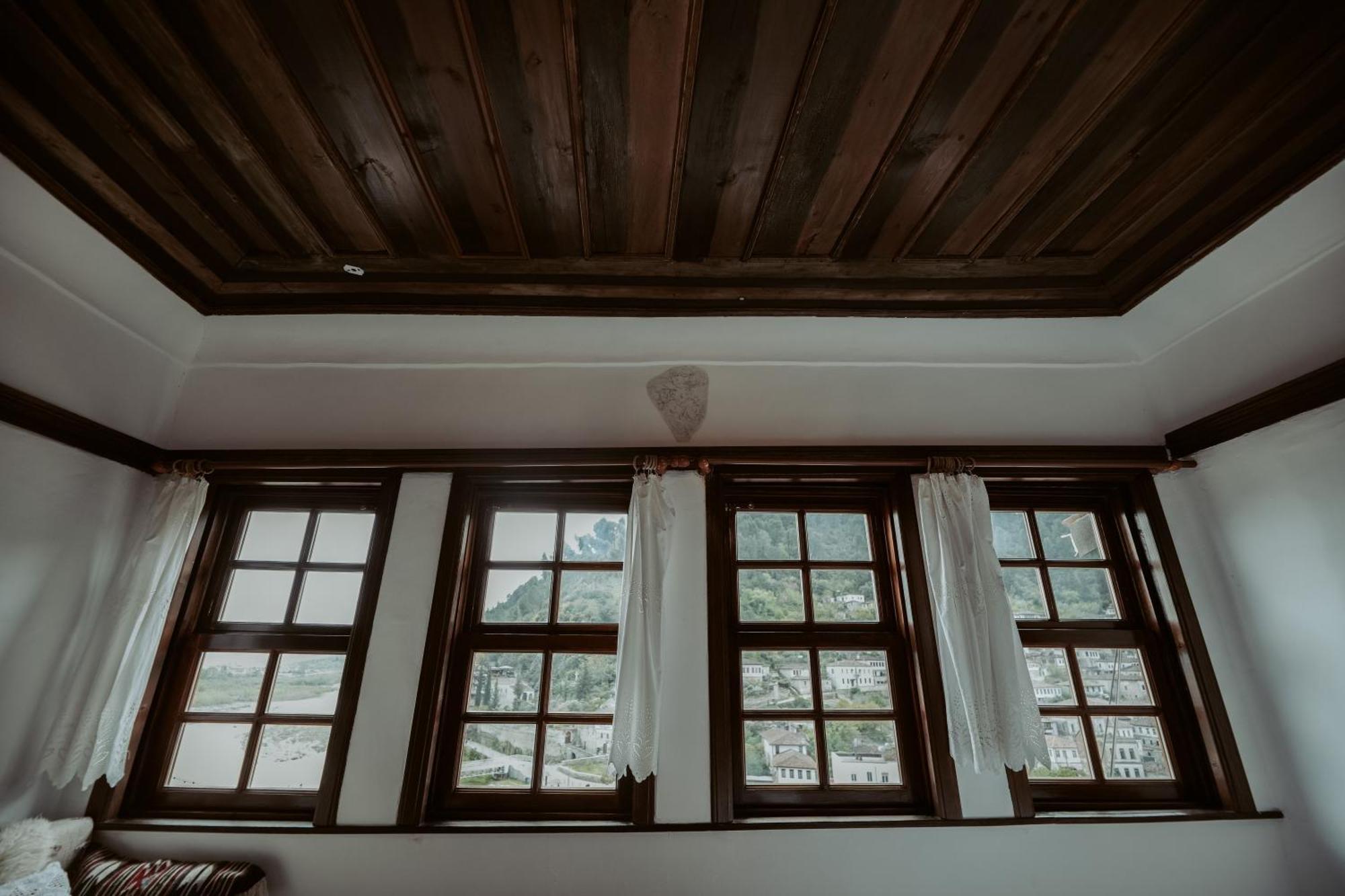 Hotel Ansel Berat Buitenkant foto
