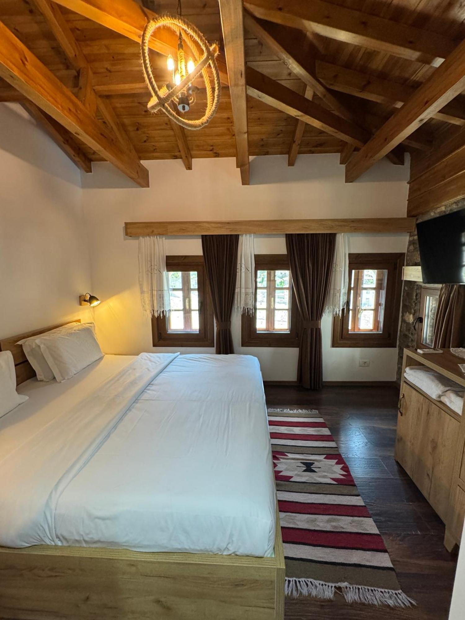 Hotel Ansel Berat Buitenkant foto